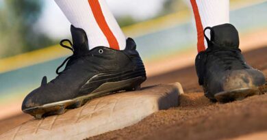 Best Baseball Cleats for Flat Feet