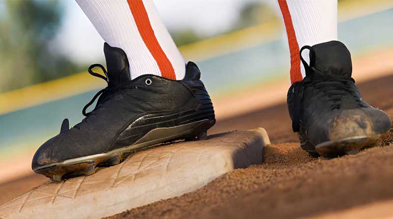 Best Baseball Cleats for Flat Feet