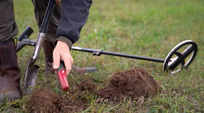 Best Digging Tools For Metal Detecting