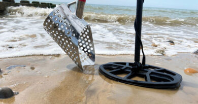 Best Sand Scoops For Metal Detecting